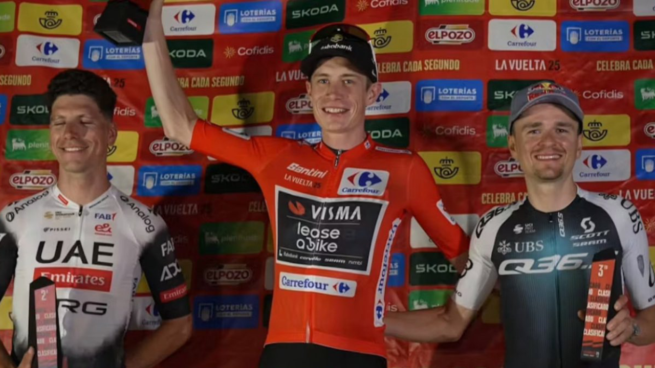 João Almeida e os outros vencedores tiveram direito a um pódio improvisado