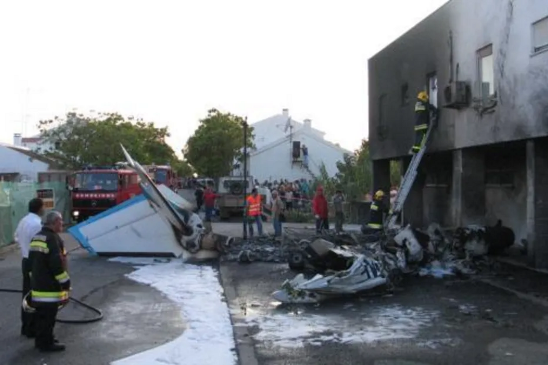 Aeronave colidiu com prédio e despenhou-se em agosto de 2009 em Évora
