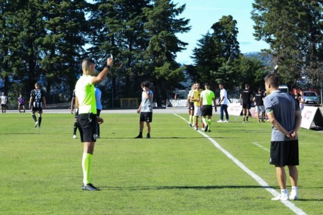 O momento em que o juiz exibiu o cartão branco