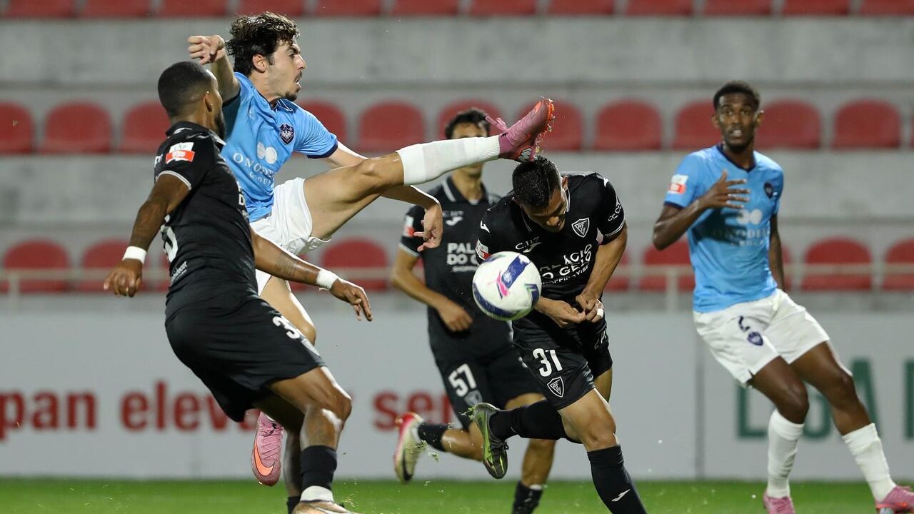 Partida de futebol entre Oliveirense e Ac. Viseu termina com reviravolta