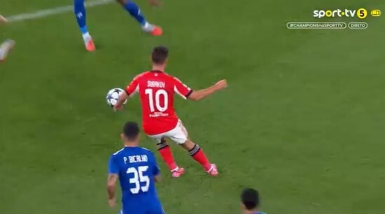 Sudakov assiste para o segundo golo do Benfica contra o Qarabag