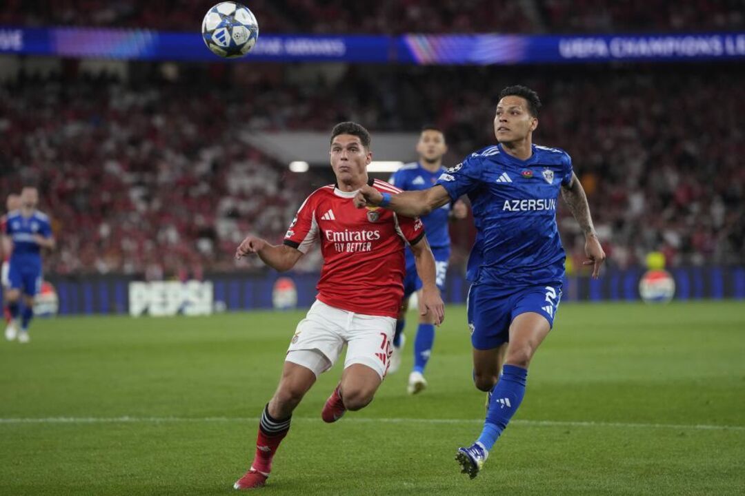 Benfica perde com Qarabag, apesar de duas assistências de Sudakov na estreia
