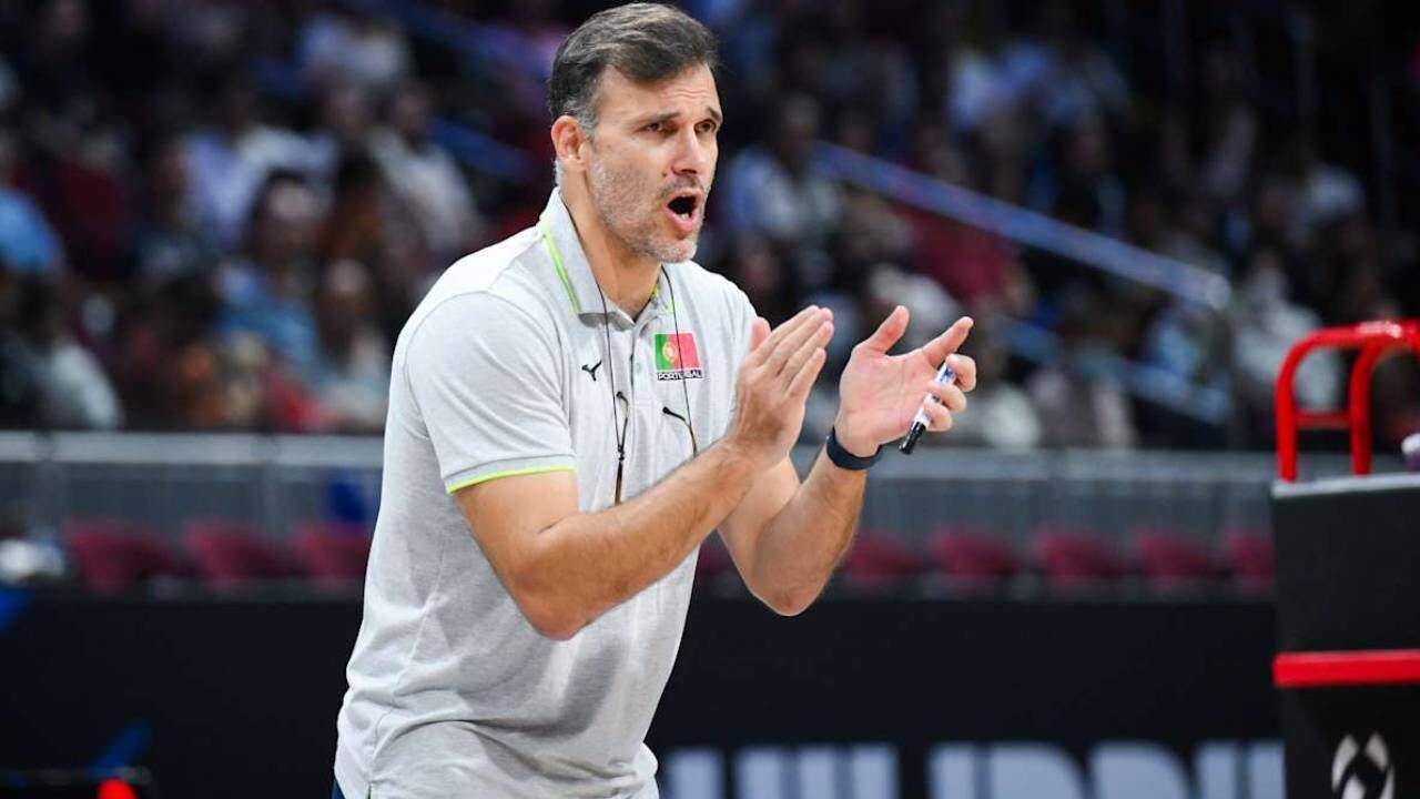 João José, selecionador nacional de voleibol 