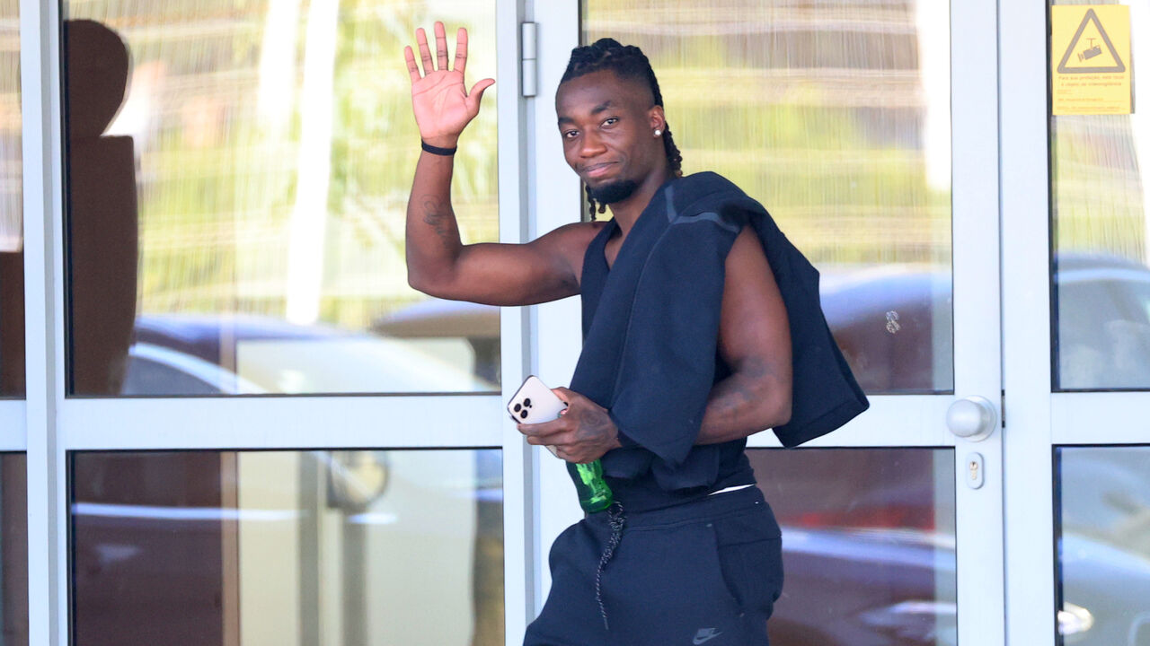 Yann Karamoh chega ao Aeroporto Francisco Sá Carneiro