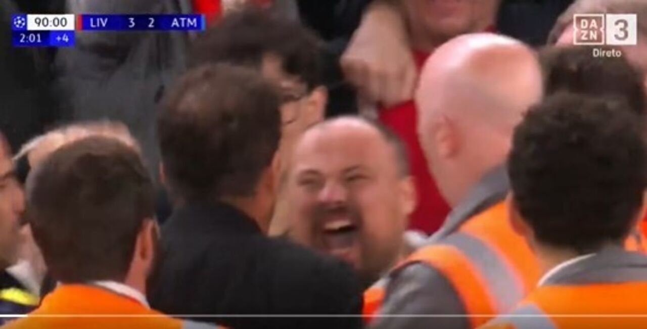 Simeone discute com adepto no Liverpool-At. Madrid após expulsão