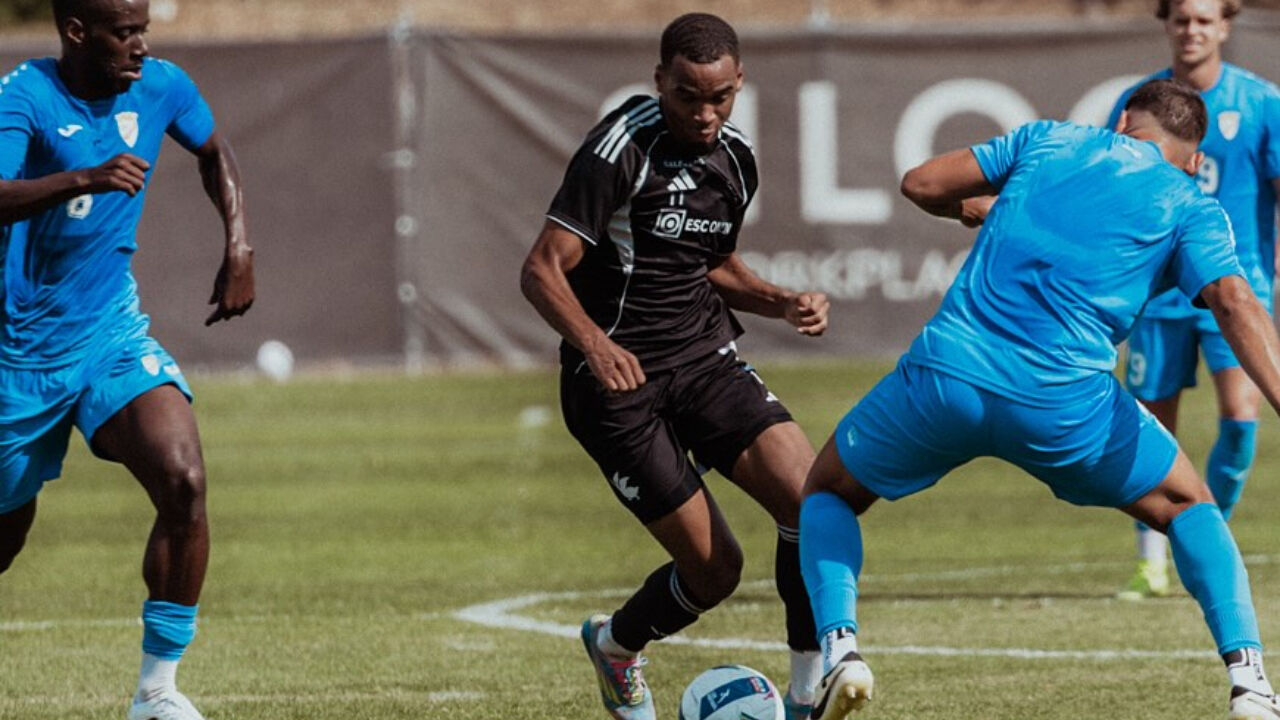 Xander Severina em ação no jogo-treino com o 1. Dezembro