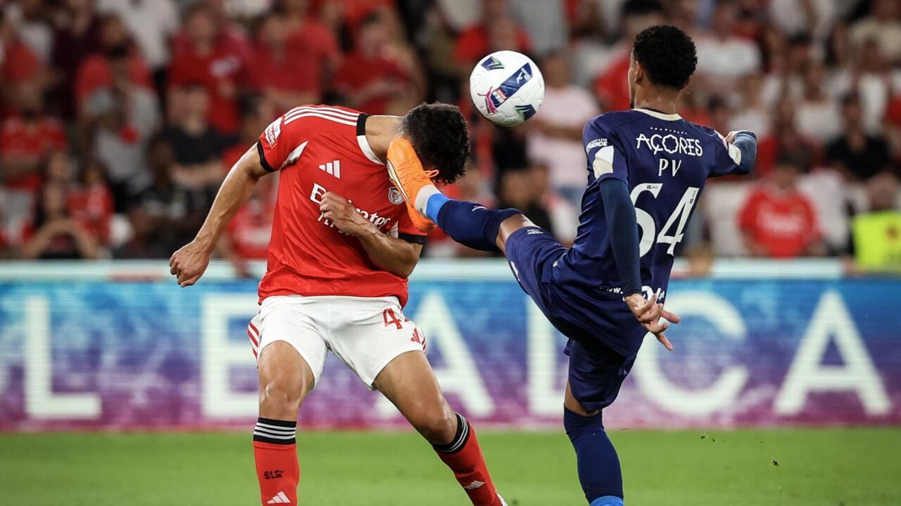 Lance entre Paulo Victor e Tomás Araújo 