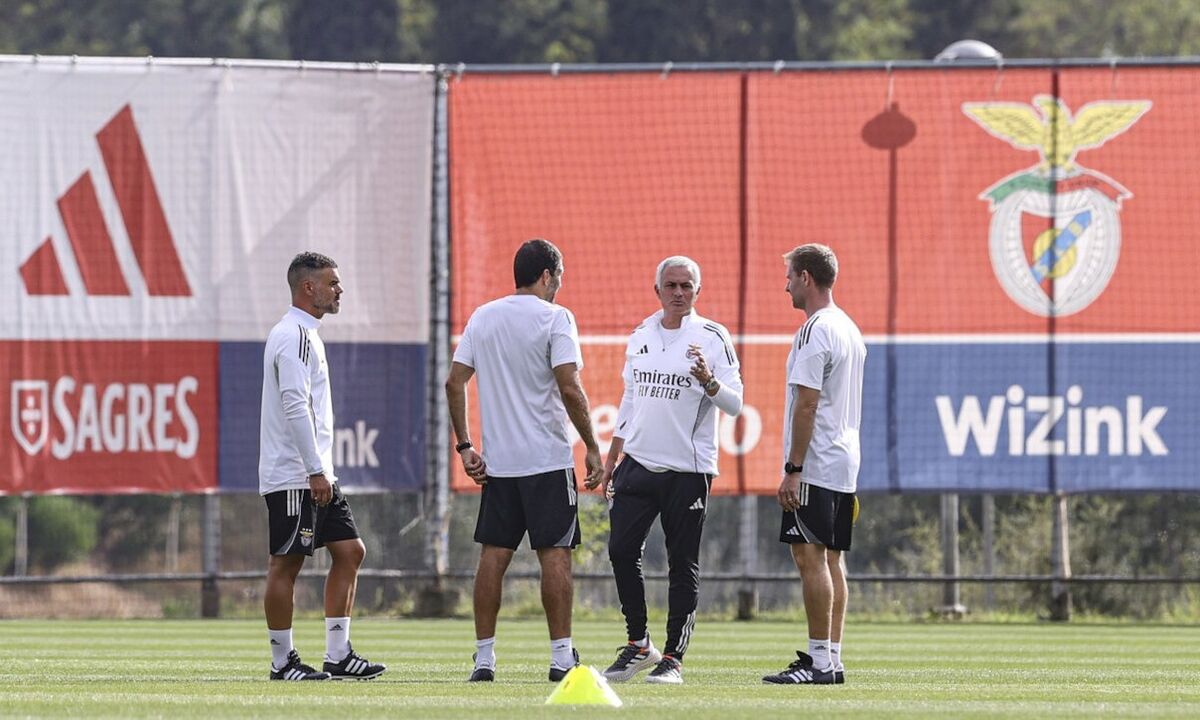 Mourinho e adjuntos no Seixal