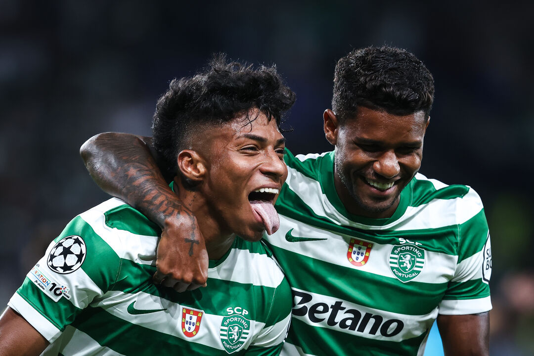 Alisson festeja golo marcado ao Kairat 