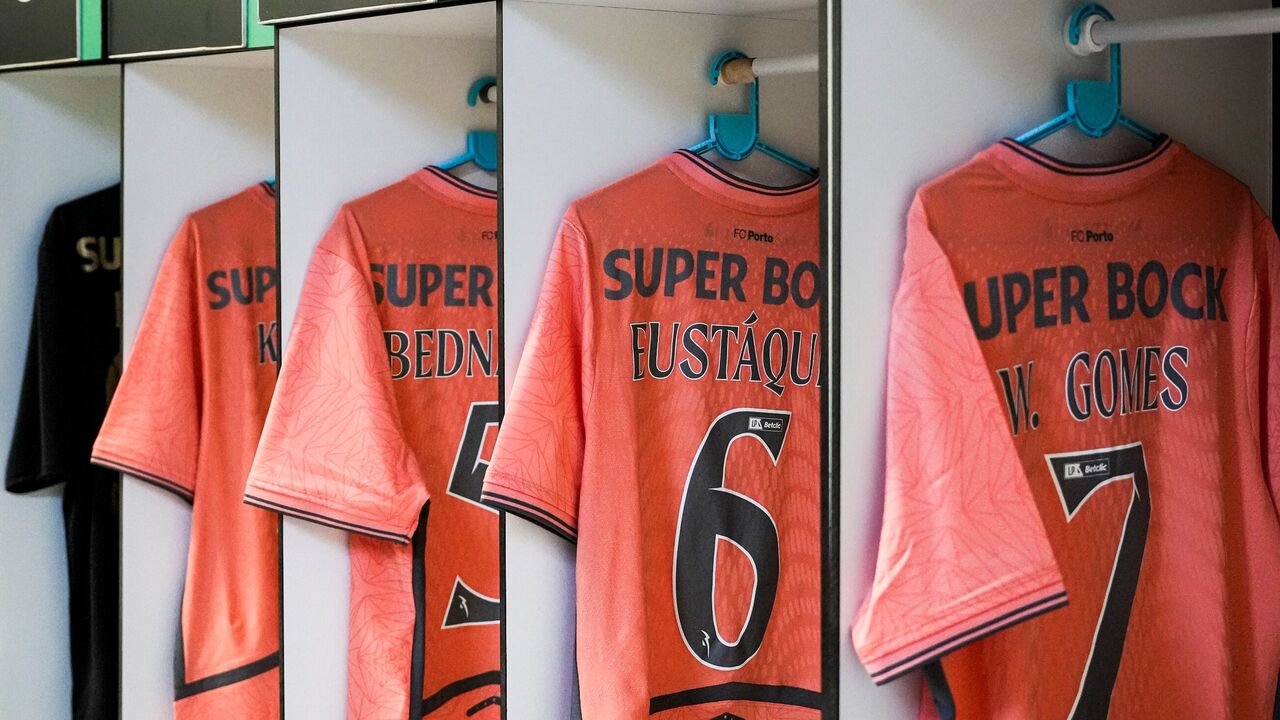 Equipamento alternativo do FC Porto com nomes como Eustáquio e Wendell