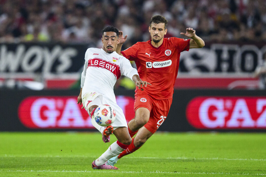 Tiago Tomás em ação frente ao  St. Pauli