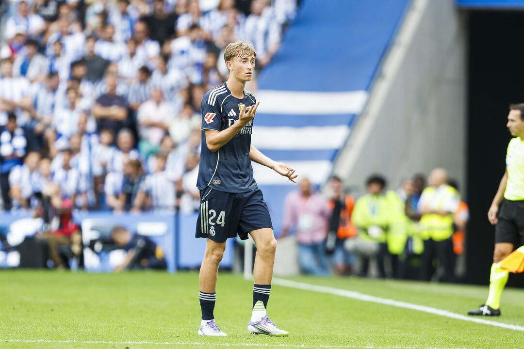 Dean Huijsen vai ter de cumprir castigo