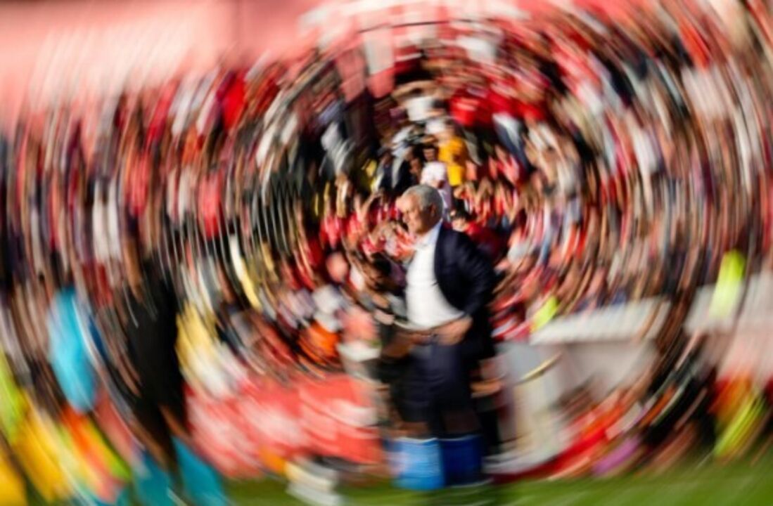 José Mourinho assinala estreia pelo Benfica nas redes sociais