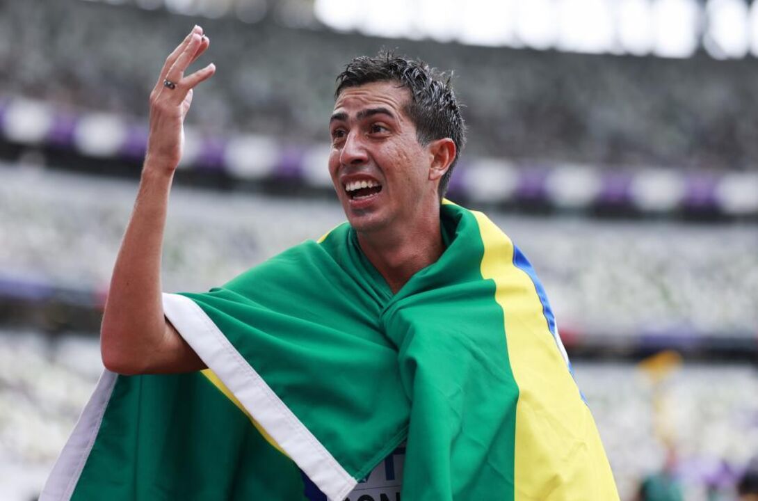 Caio Bonfim, atleta do Benfica, sagra-se campeão mundial nos 20 km marcha.
