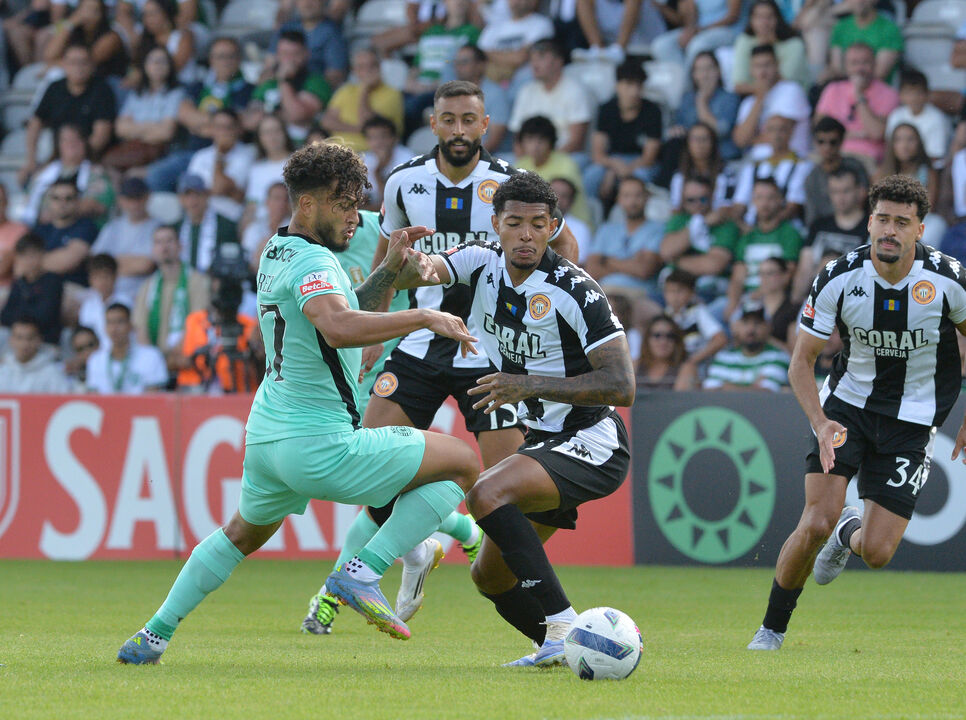 Matheus Dias cumpre suspensão