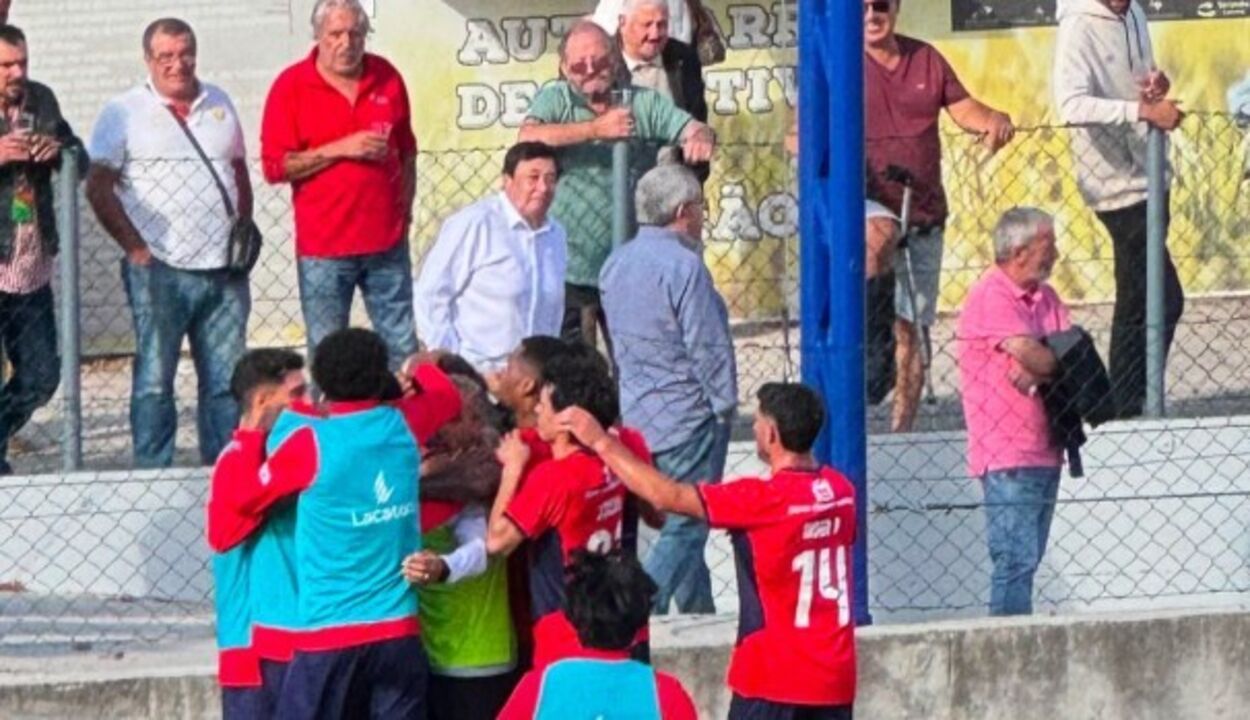 Jogadores da Oliveirense festejam continuidade na Taça de Portugal 