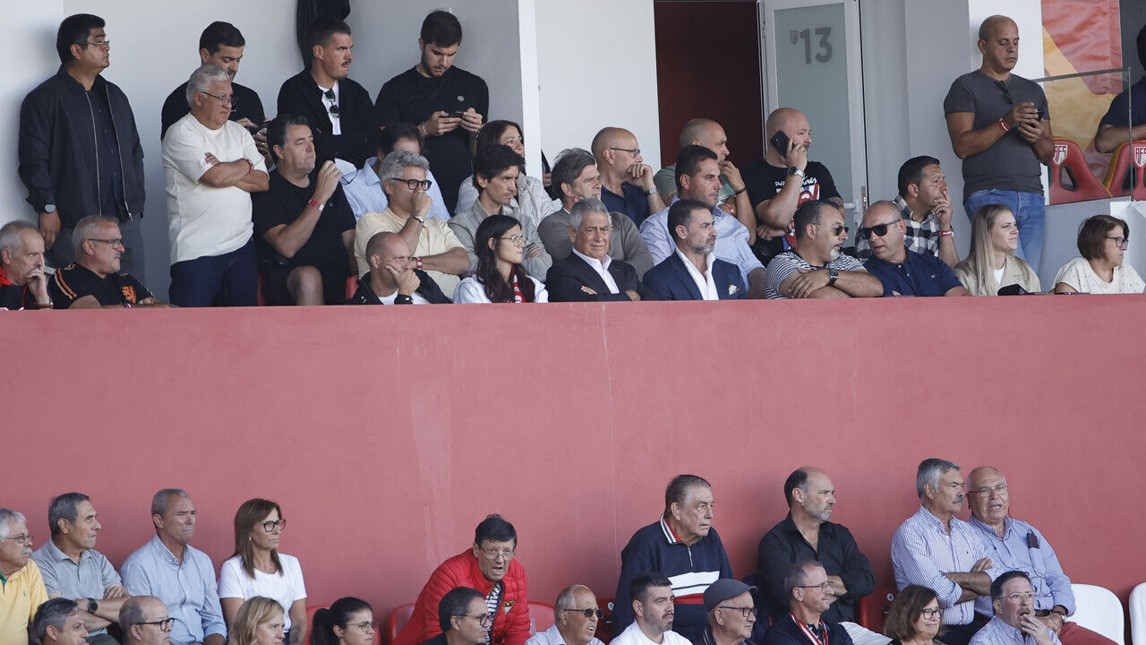 Luís Filipe Vieira a assistir ao AVS SAD-Benfica