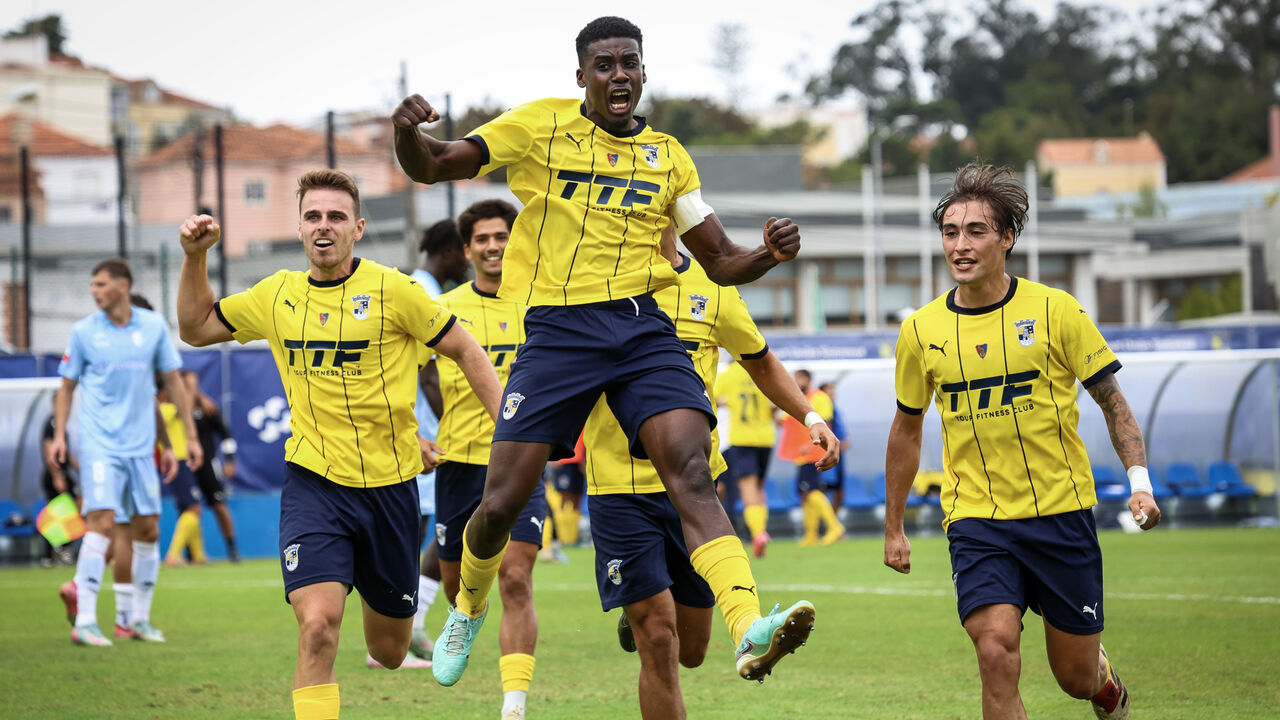 Romário Carvalho a festejat golo marcado ao Vizela