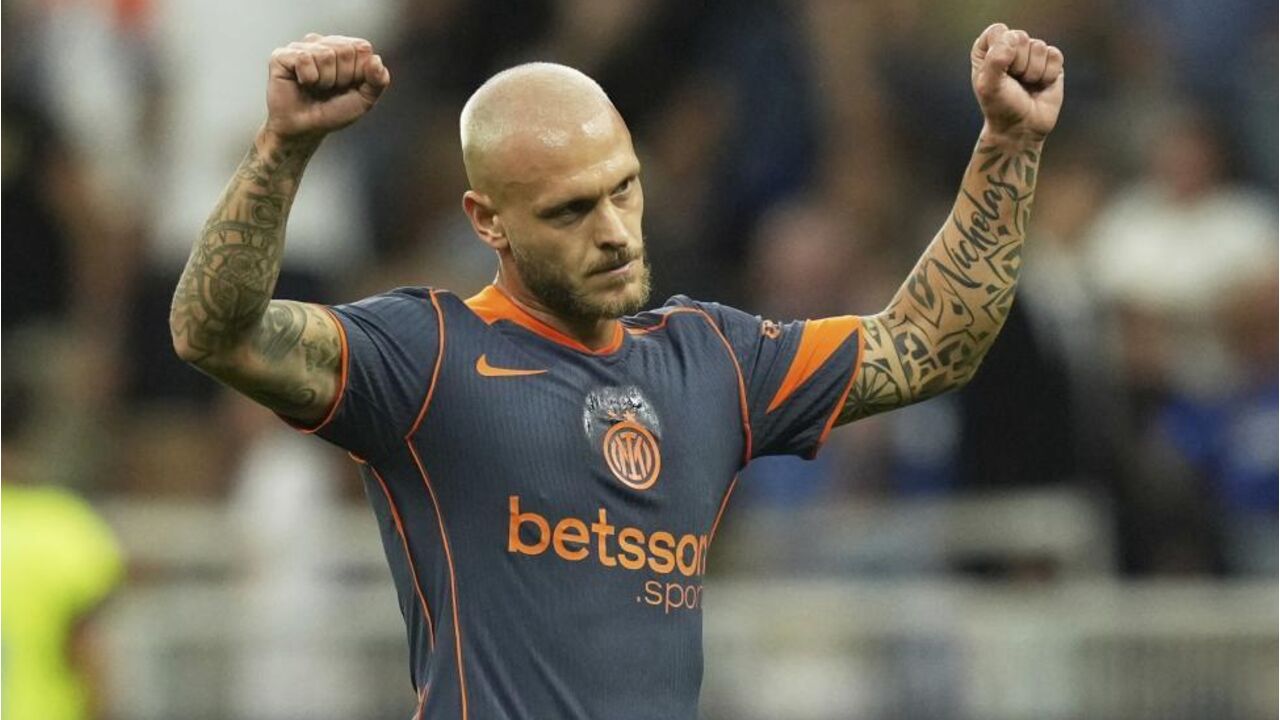 Dimarco festeja golo no Inter-Sassuolo