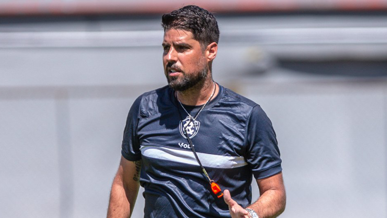 António Oliveira já não é o treinador do Remo