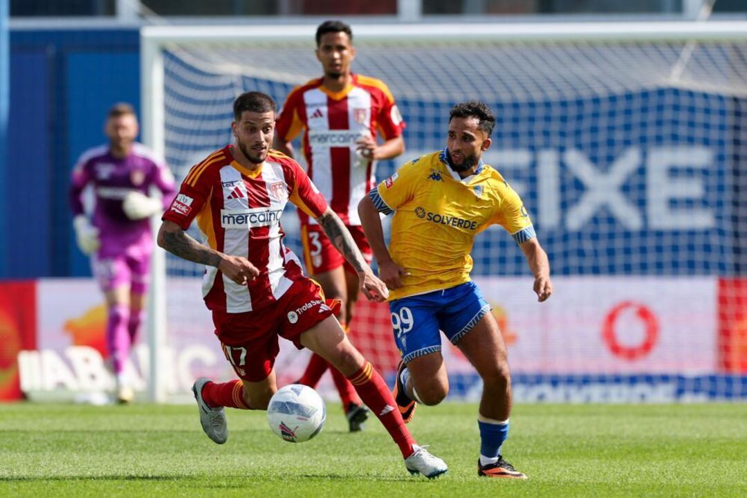 Bruno Lourenço lesionado no jogo com o Benfica, é dúvida para o jogo com o E. Amadora