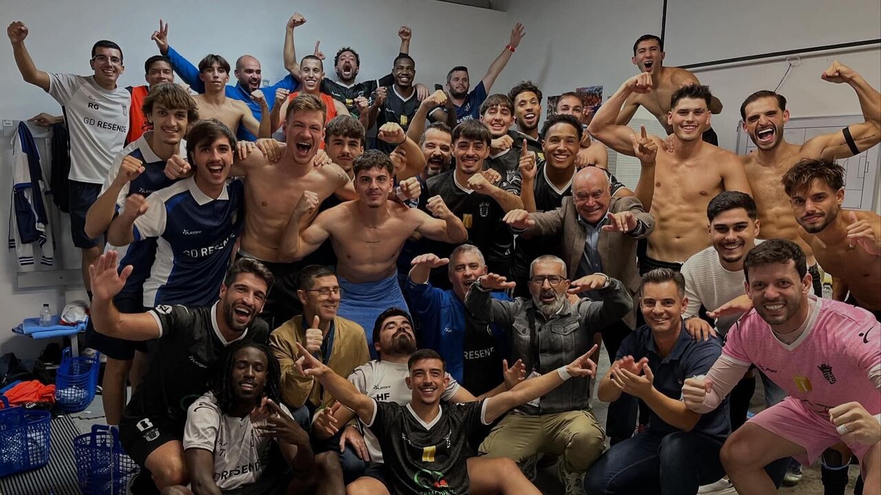 Jogadores do Resende fizeram a festa no balneário, após eliminarem o Feirense da Taça de Portugal
