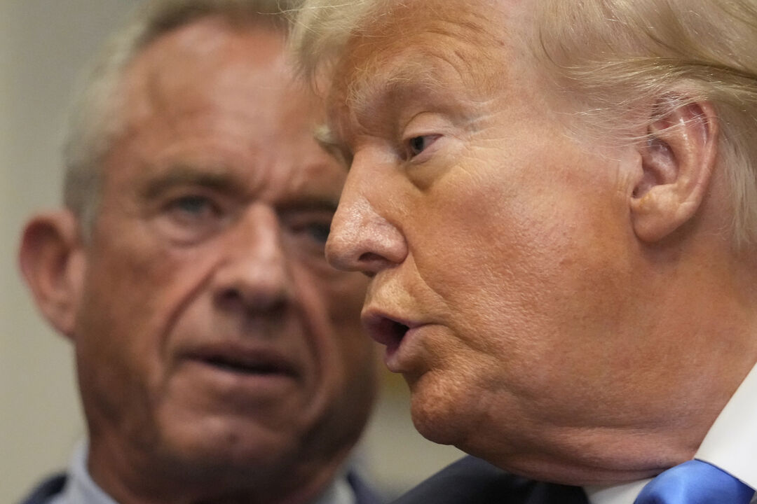 Trump sugere paracetamol e vacinas como causas de autismo