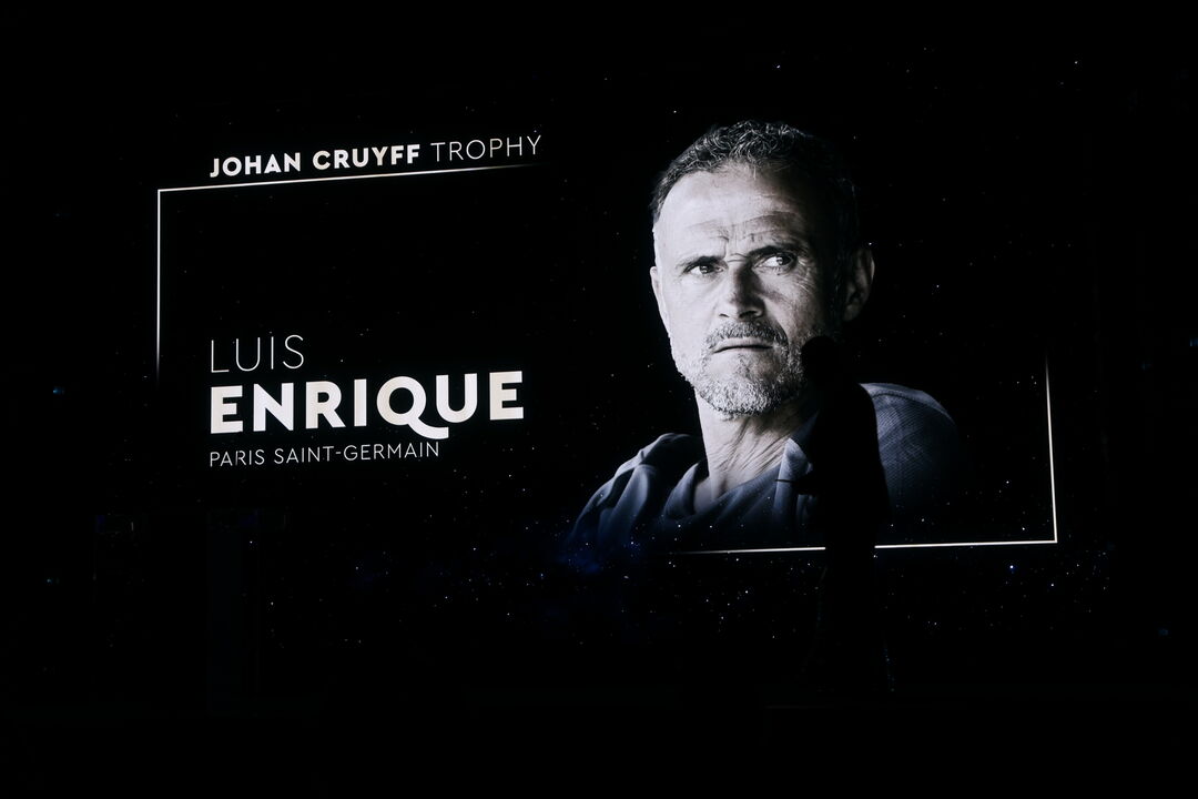 Ausente da cerimónia, Luis Enrique deixou mensagem em vídeo