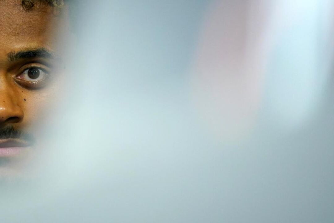 Gonçalo Borges promete trabalho duro no Feyenoord após adaptação e chegada com helicóptero.
