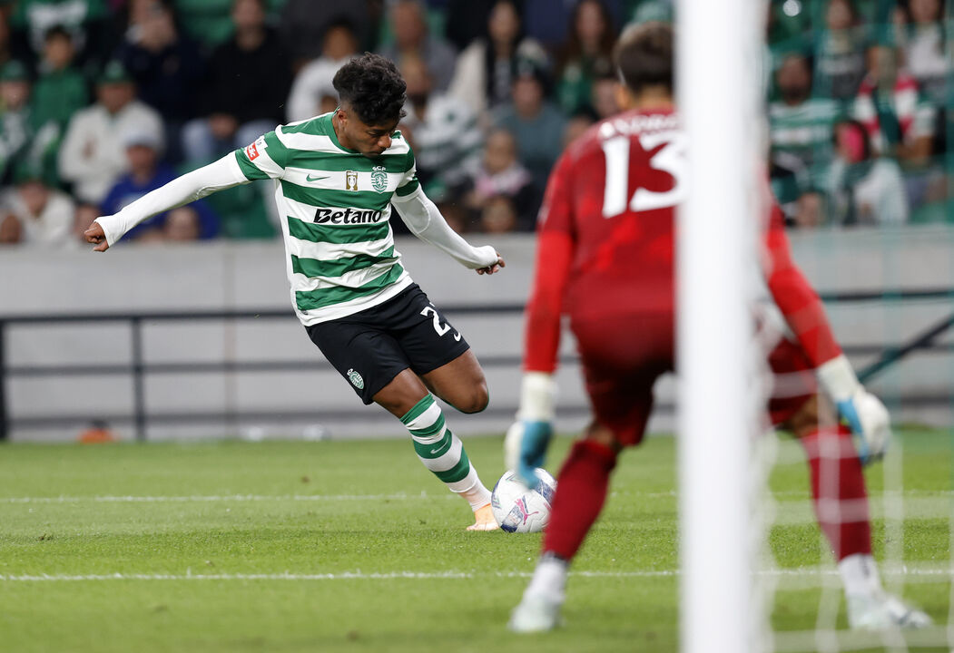 Alisson contra o Moreirense, onde assistiu Ioannidis