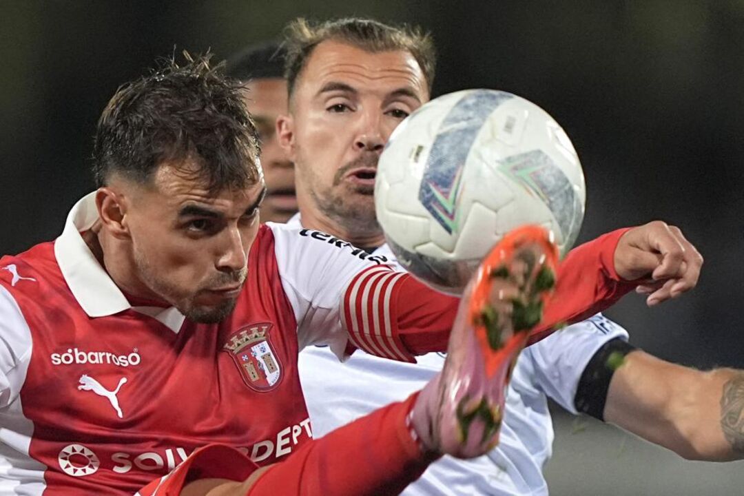 Samu regressa ao V. Guimarães após lesão e assume papel de capitão