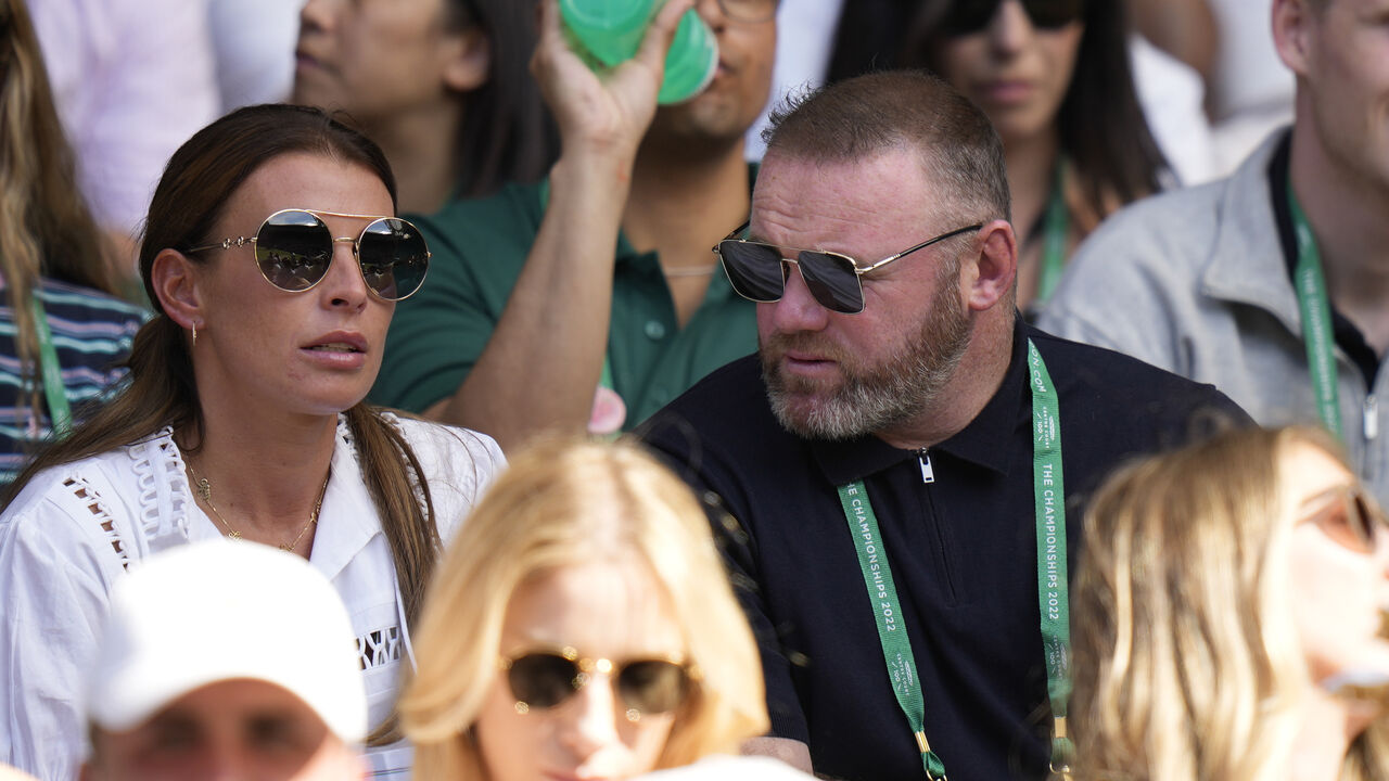 Colleen Rooney e Wayne Rooney durante as meias-finais de Wimbledon em 2022