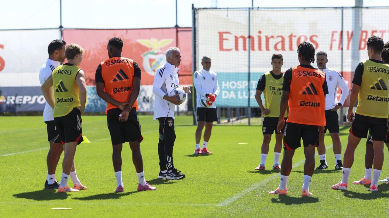 Benfica treina no Seixal com José Mourinho