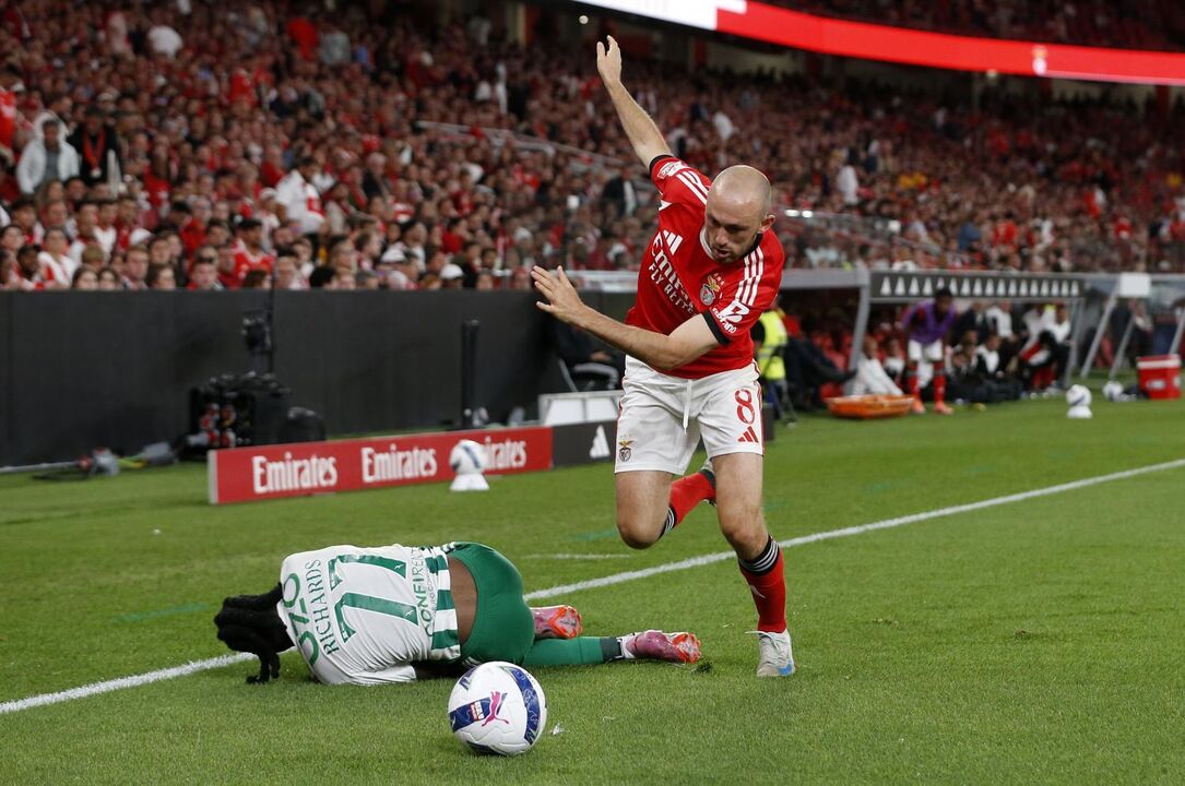 Benfica empata com Rio Ave: Mourinho vê perdas de bola e mais combate