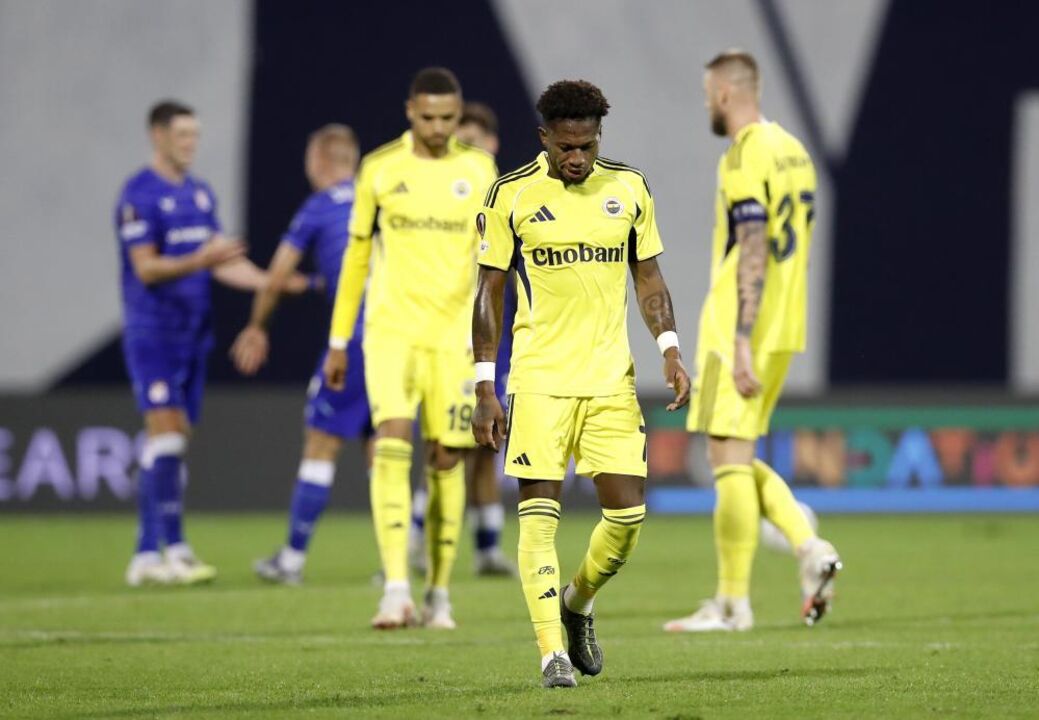 Fenerbahçe perde com Dínamo Zagreb e agrava crise pós-Mourinho