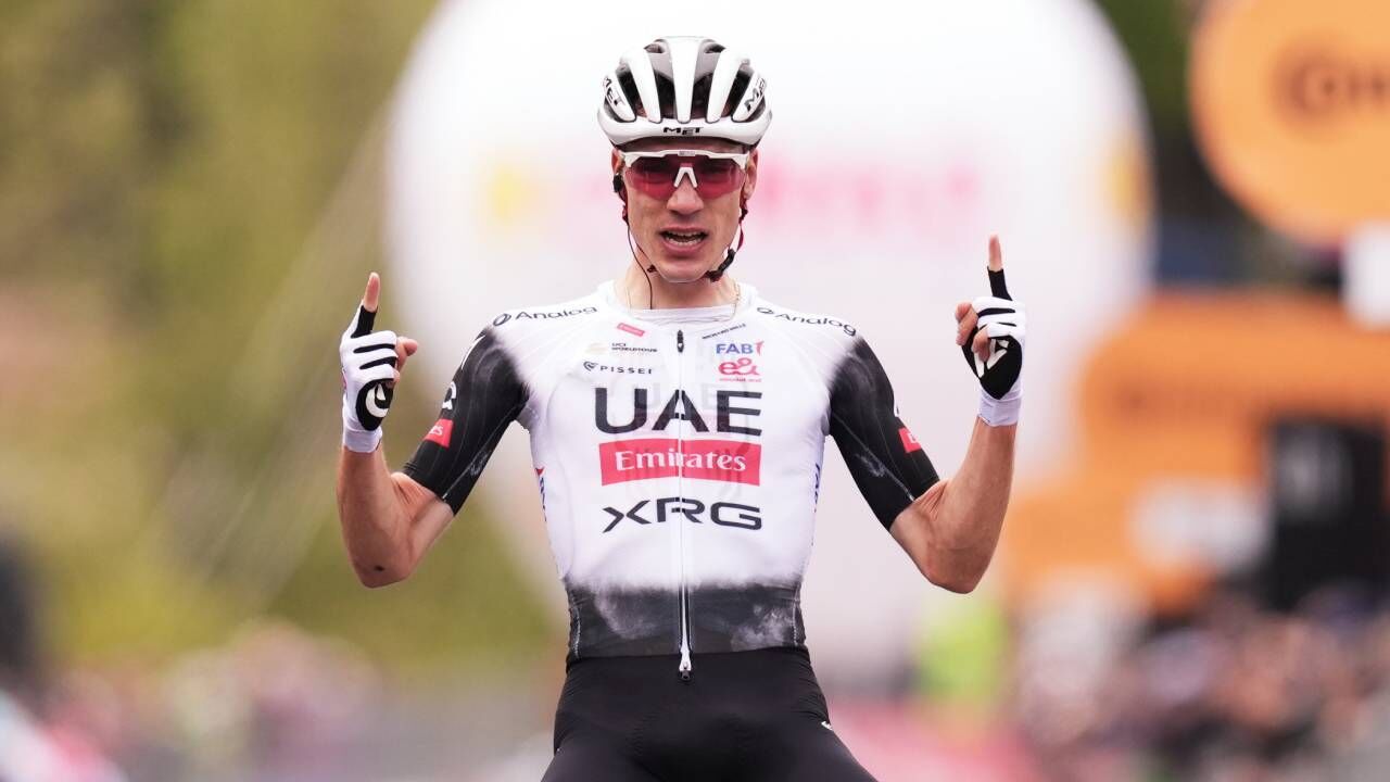  Juan Ayuso de saída da UAE Emirates