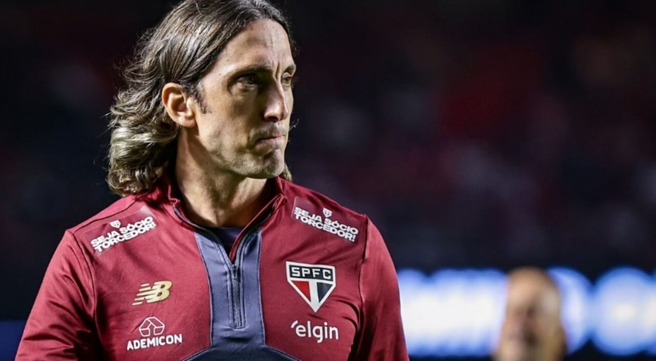 Zubeldia, novo treinador do Fluminense, tem contrato até 2026