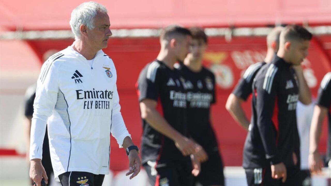 José Mourinho no treino do Benfica