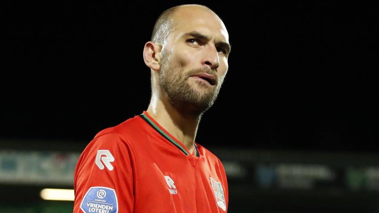 Bas Dost despede-se do futebol