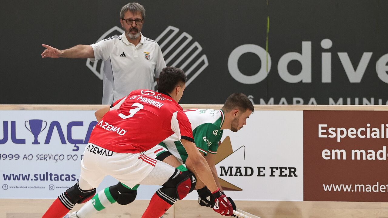 Partida de hóquei em patins entre jogadores do Benfica e Sporting