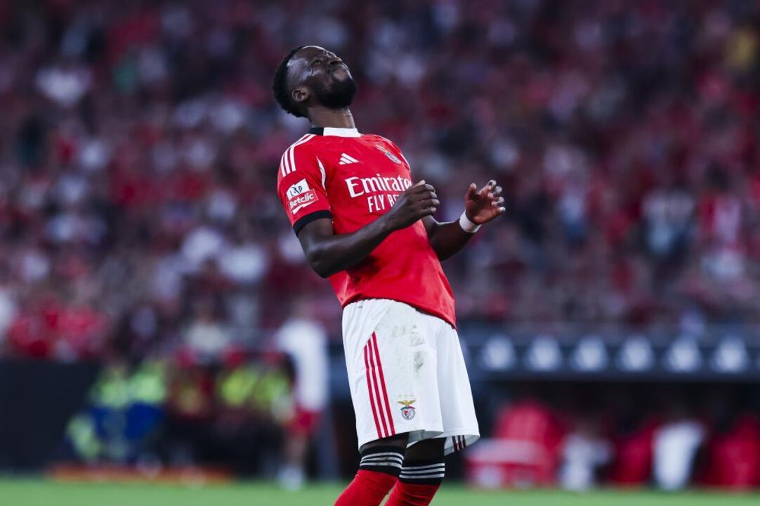 Jogador do Benfica reage durante jogo