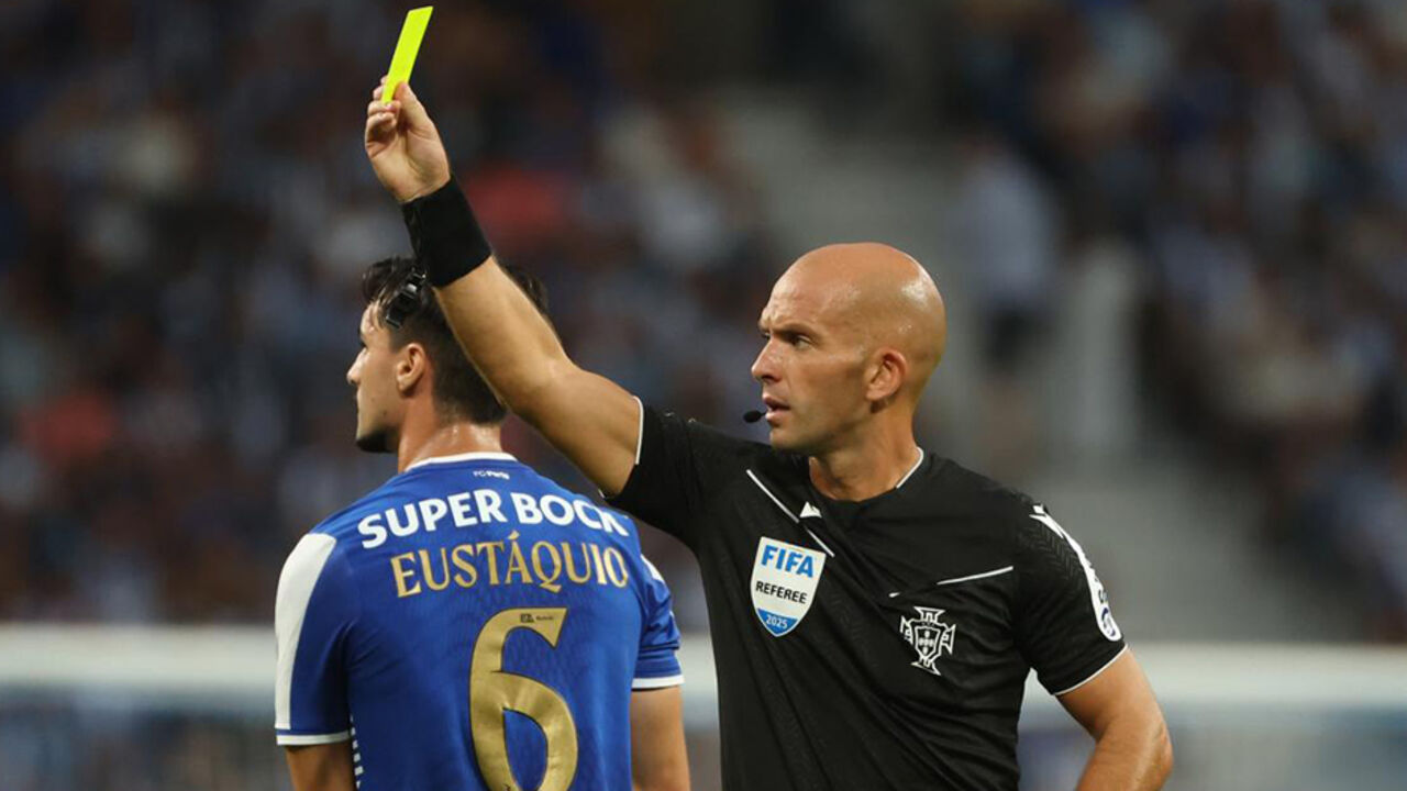 Luís Godinho e António Nobre com avaliações "insatisfatórias" nos jogos FC Porto-Nacional e Famalicão-Sporting