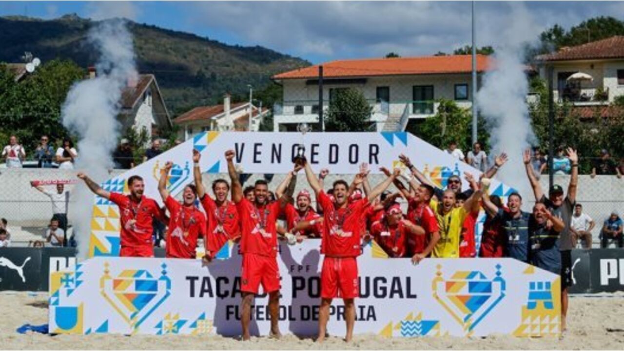 Equipa da Nazaré ergueu o troféu