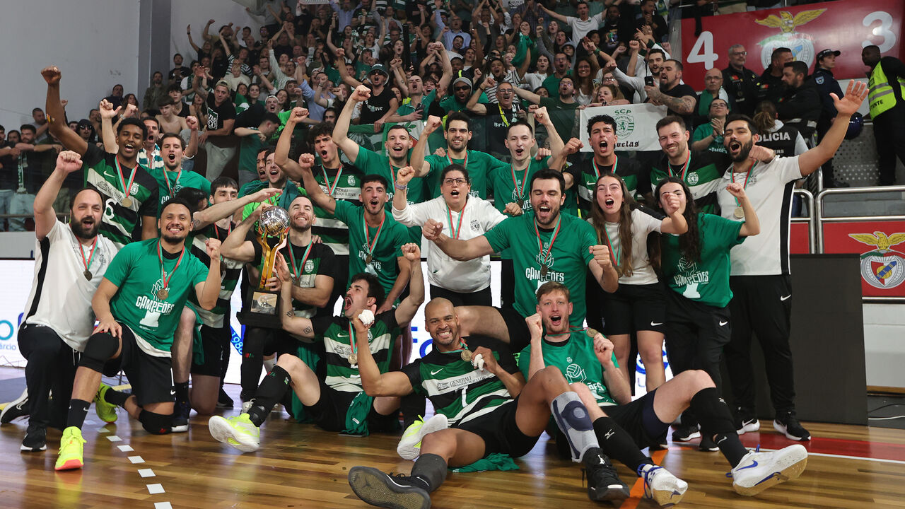 Sporting CP celebra título com equipa e adeptos