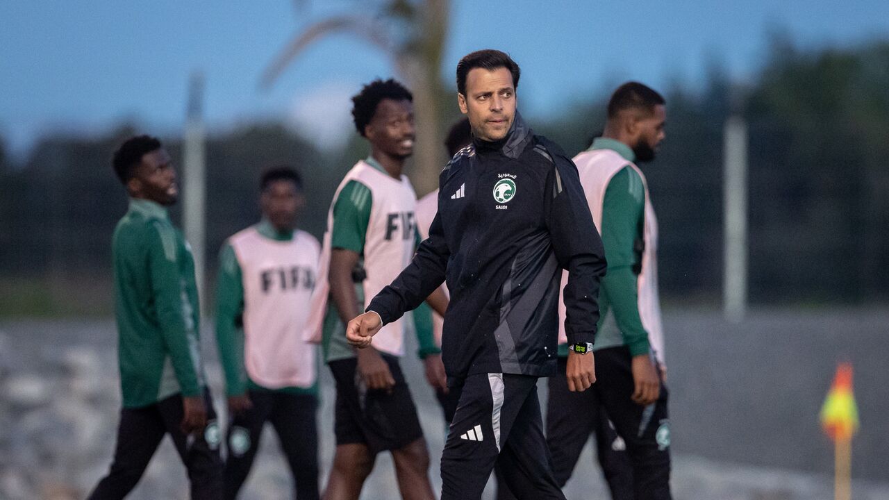 Tiago Farinha durante o treino de adaptação ao relvado em que decorrerá a estreia da Arábia Saudita no Mundial de sub-20 no Chile