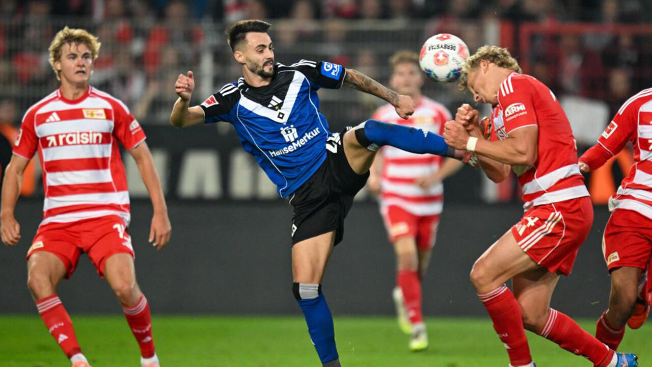 Guarda-redes português Daniel Fernandes defende penálti em Berlim