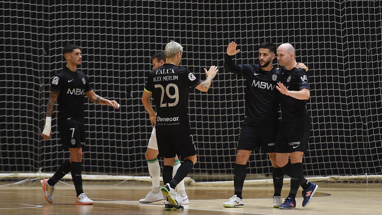 Jogadores do Sporting festejam golo contra o Rio Ave