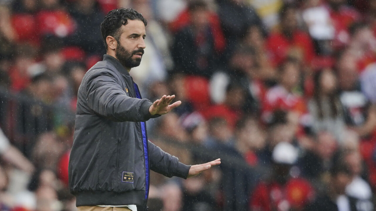 Balneário do Manchester United volta a questionar métodos de Ruben Amorim