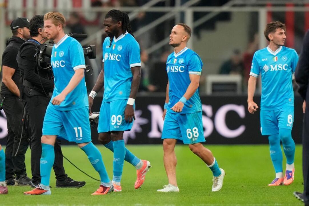 Nápoles procura solução para defesa com baixas importantes