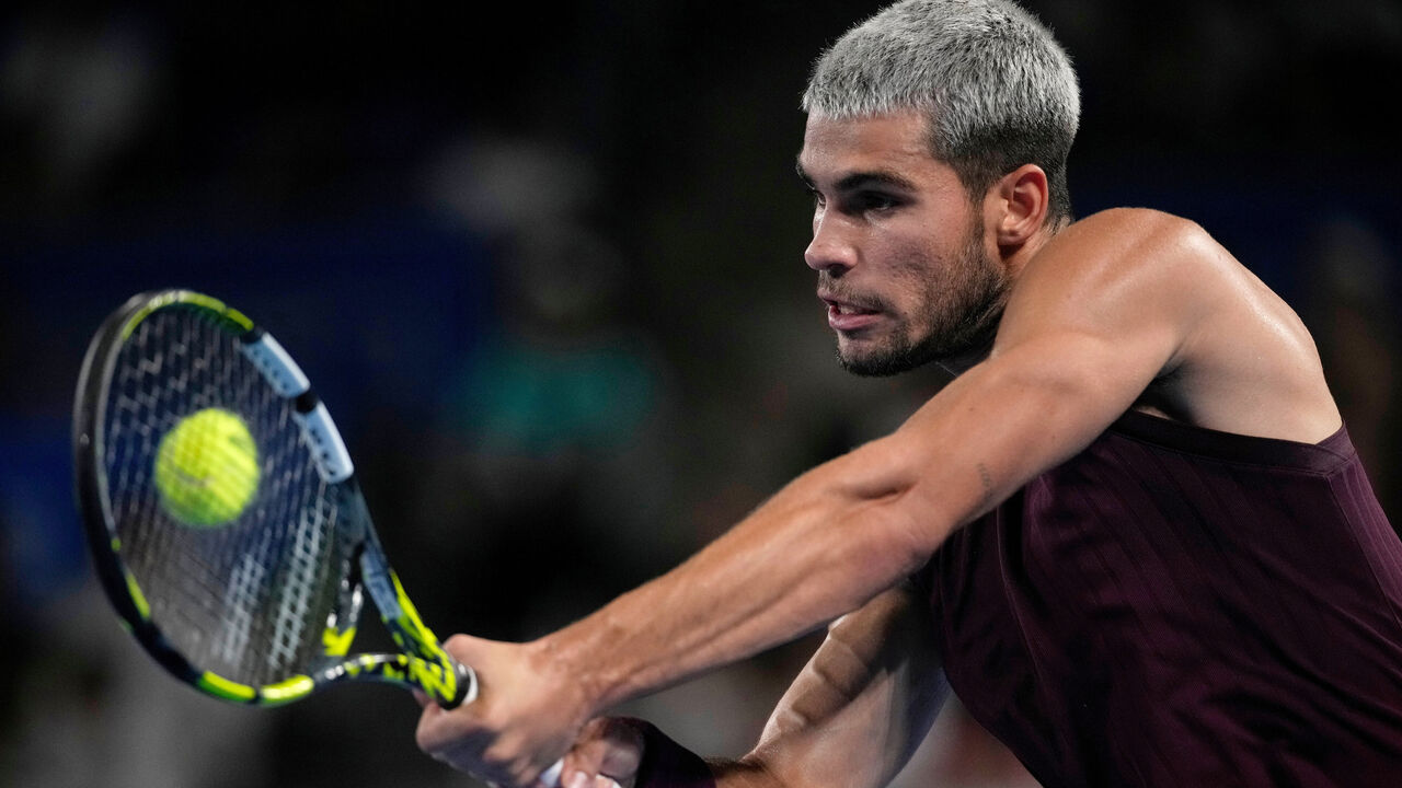 Carlos Alcaraz disputa a final do ATP 500 de Tóquio